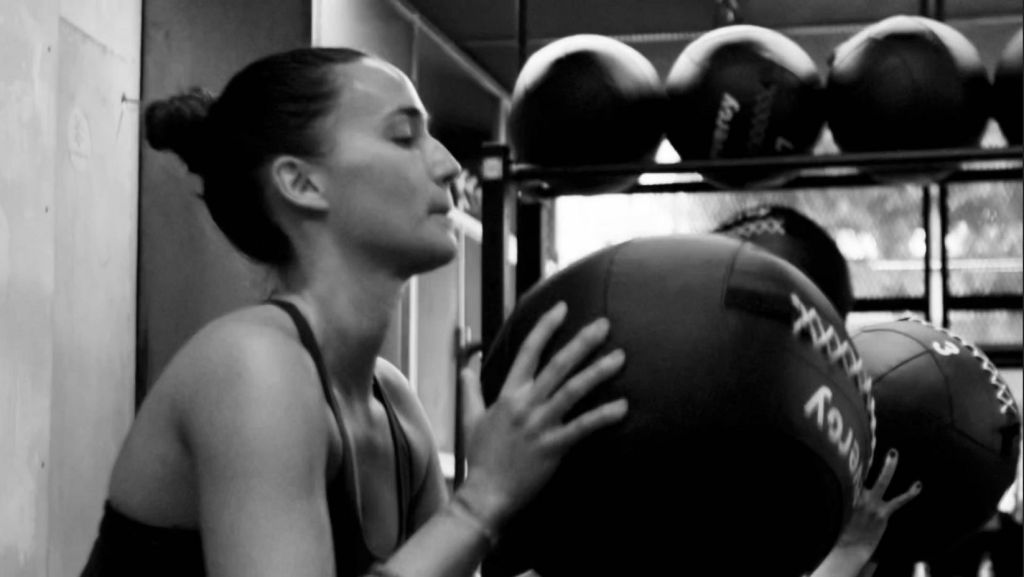 Entrenamiento con balón en Squat Coruña.