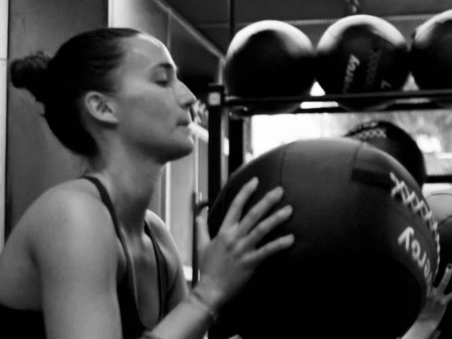 Entrenamiento con balón en Squat Coruña.